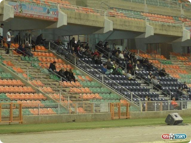 הקהל ה״אמיץ״ שהגיע למשחק (שקד מורג)